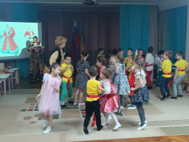 В подготовительной группе № 2 прошло мероприятие " Кто придумал дарить подарки на Новый год? " В подготовительной группе № 2 прошло мероприятие " Кто придумал дарить подарки на Новый год? ".